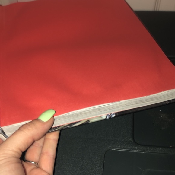 Chrissy Teigen “Cravings”’ cookbook NEW - Picture 2 of 2